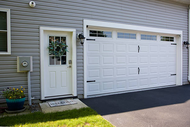 24/7 Emergency Garage Door Panel Replacement experts in Moon Lake, FL
